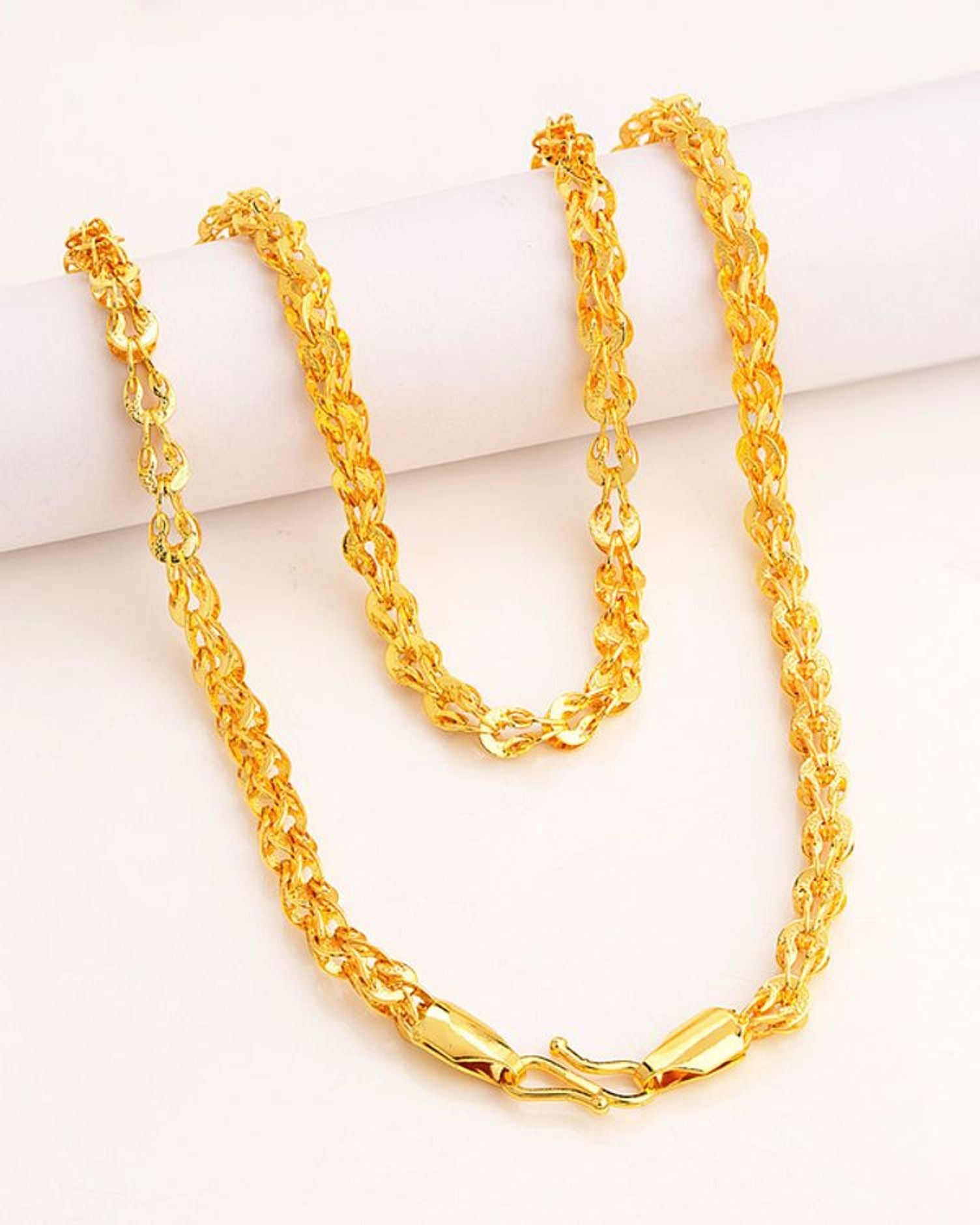 Elite Graceful Women Necklaces & Chains